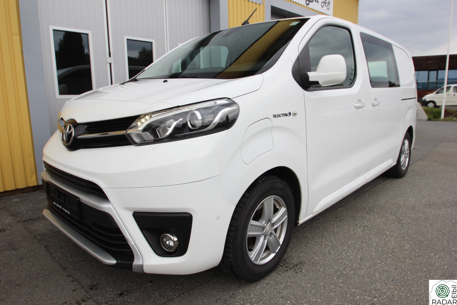 TOYOTA PROACE Electric 75kWt Comfort L2H1/H.FESTE/R.KAMERA/Xenon