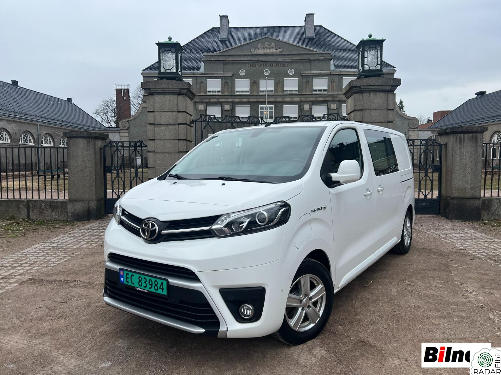 TOYOTA PROACE Electric 75 kWh Comfort // L1H1 // 2 x Skyvedør // Krok