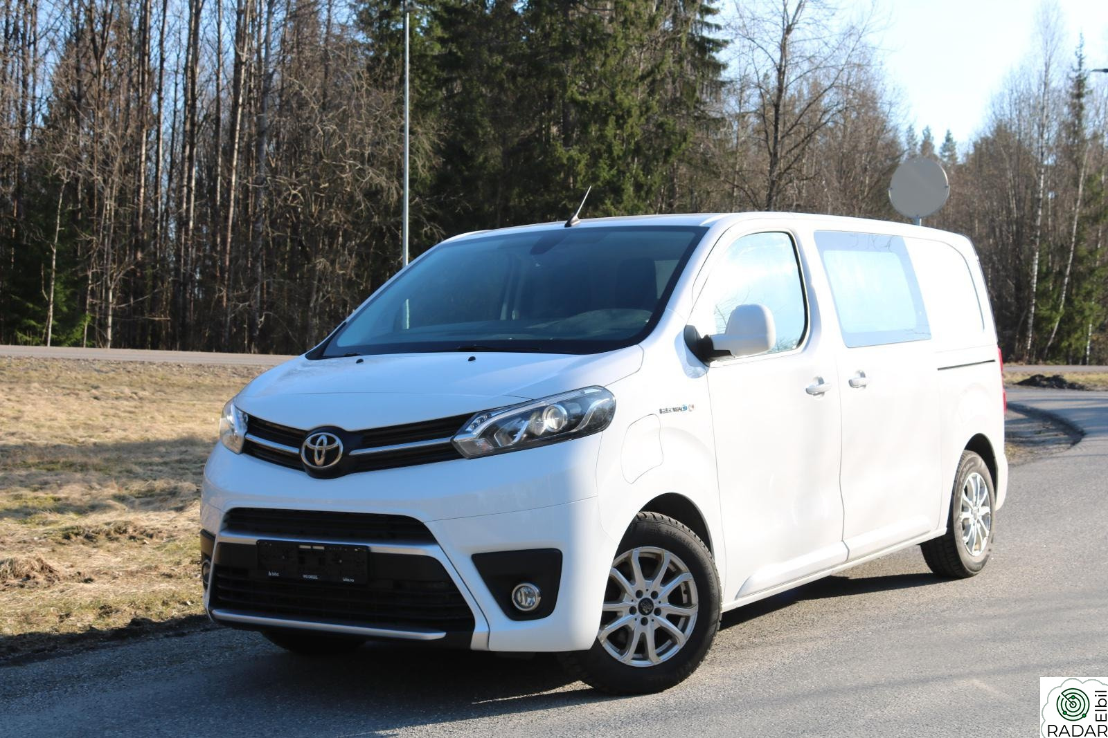 TOYOTA PROACE 75kWh L2 LANG 313KM AC DAB CRUISE NAVI R-KAMERA KROK