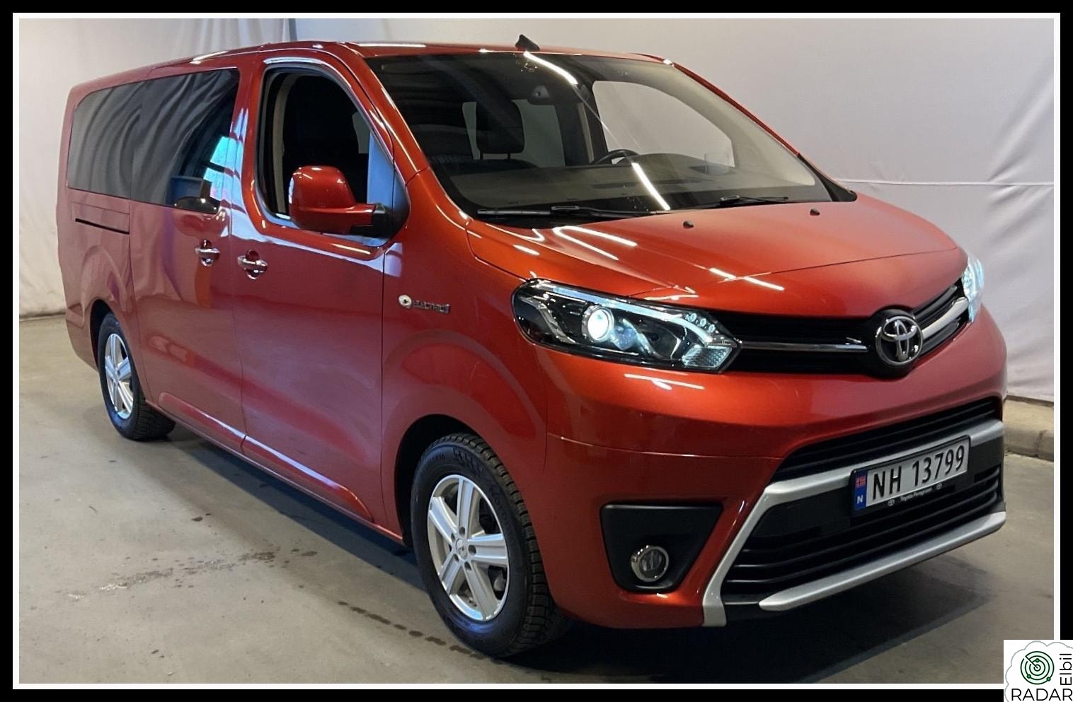 TOYOTA Proace 75kwh L2 Executive Lang Shuttle 9 Skinns.Navi Kupev ACC