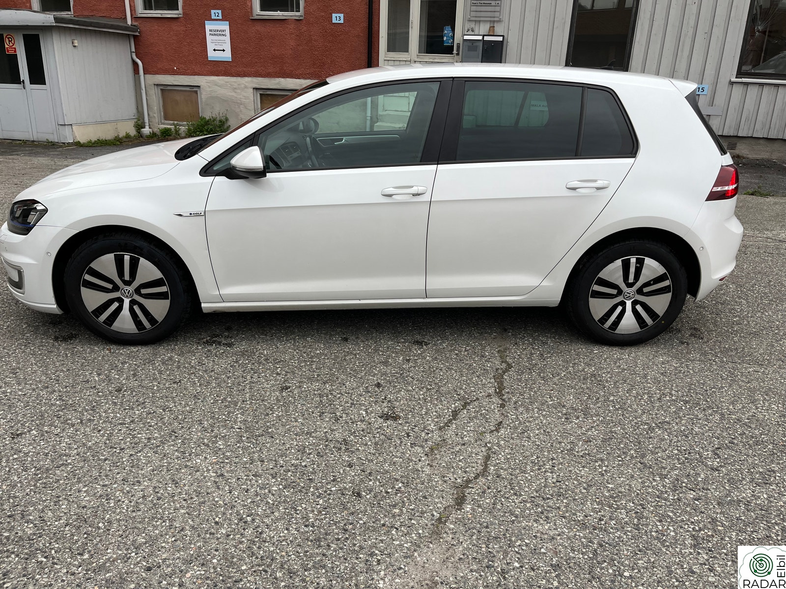 VOLKSWAGEN GOLF 24KW 116HK COMFORTLINE NAVI ESP PDC