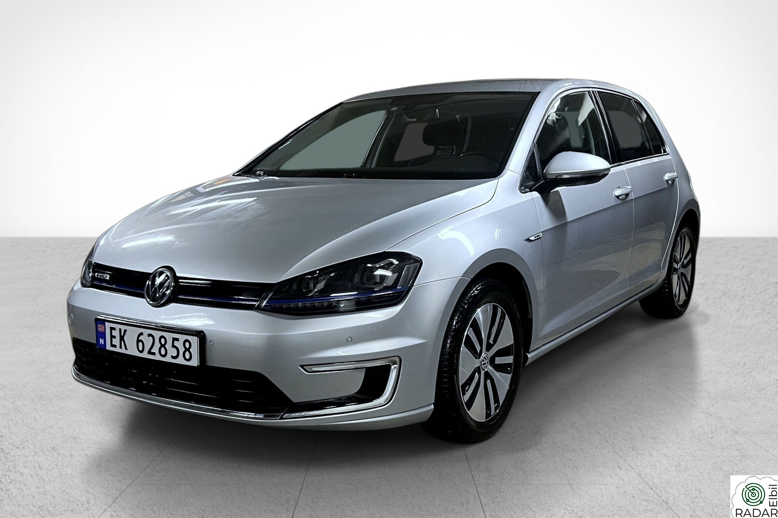 VOLKSWAGEN GOLF 190 km / Service / Eu Desember 2026