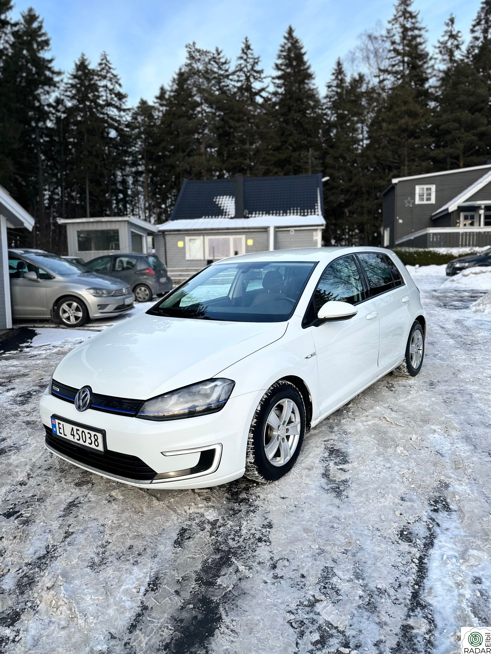 VOLKSWAGEN GOLF AUTOMAT, NY EU GODKJENT, EN EIER