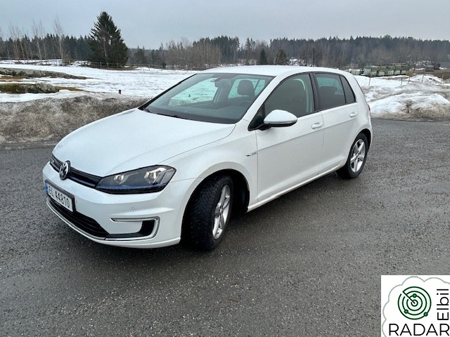 VOLKSWAGEN GOLF SEL Premium med bl.a. ryggekamera, skinnseter m.m.