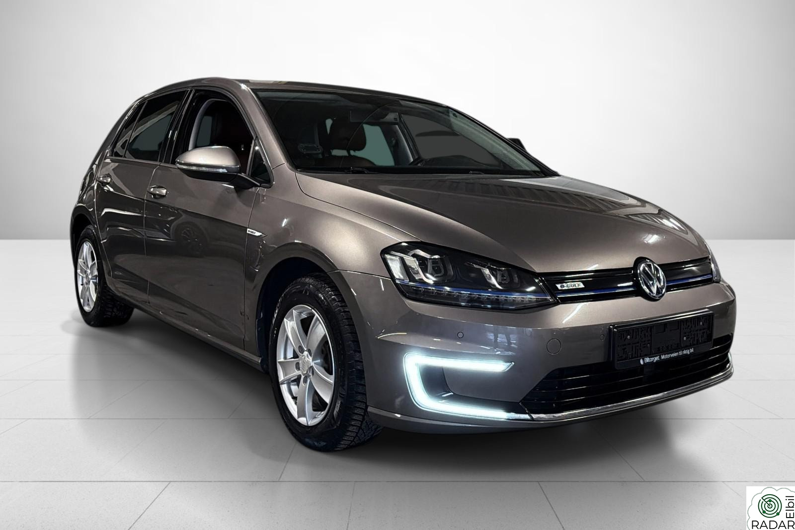 VOLKSWAGEN GOLF 190km Skinn Cruise R.Kam Navi Historikk EU27 ++