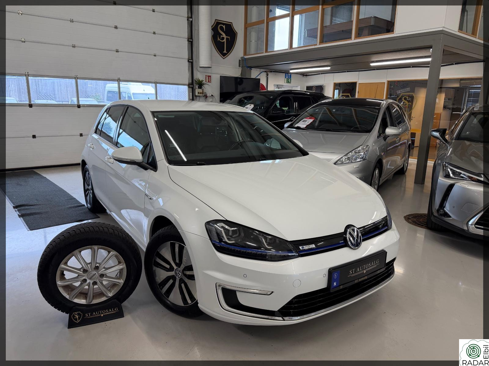 VOLKSWAGEN GOLF E-116Hk/Ny-Service/07.28/Skinn/DAB/Navi/Isofix/R-kamer