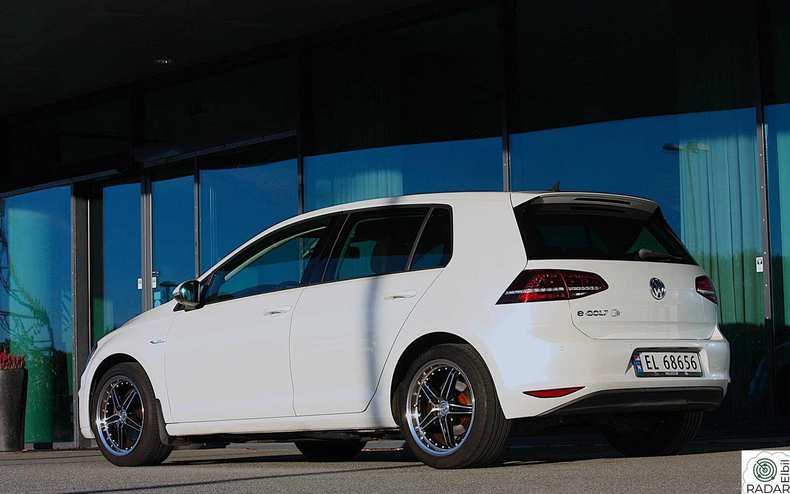 VOLKSWAGEN GOLF Dynaudio sportsstoler skinn 17'' garanti ACC varmepumpe