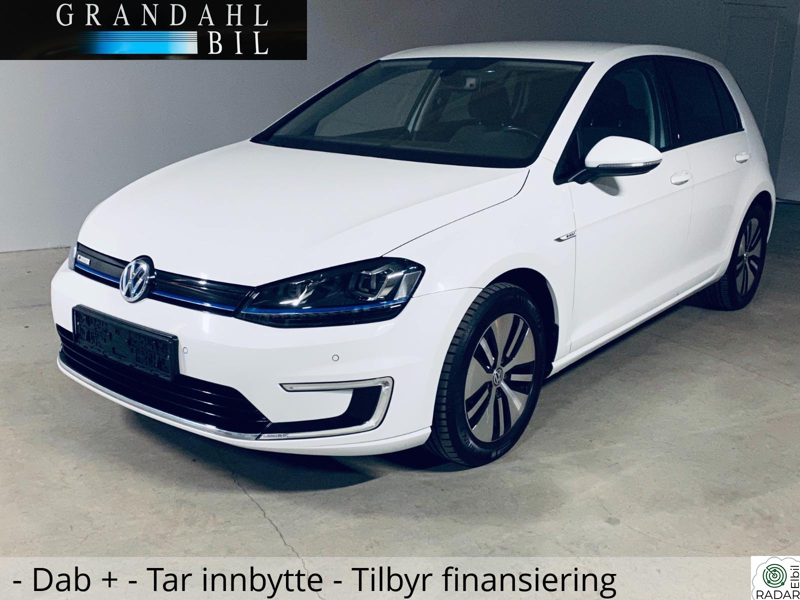 VOLKSWAGEN GOLF E-Golf - Navi - Apple Carplay - Park. Sensorer - Led
