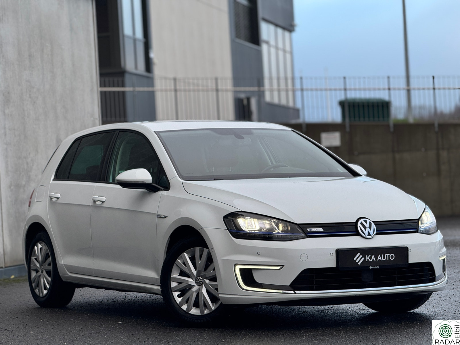 VOLKSWAGEN GOLF SE PRIS OG KM! VARMEPUMPE / ACC / NAVI / R.KAMERA /