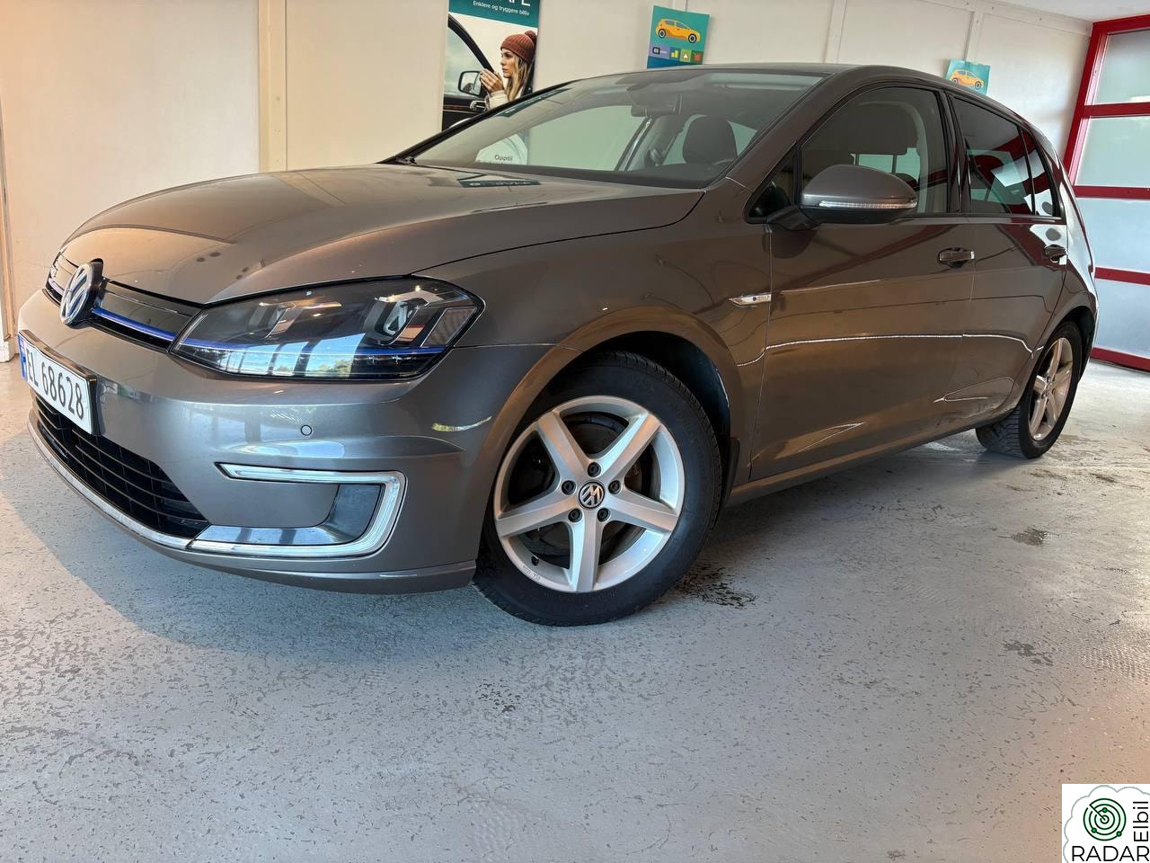 VOLKSWAGEN GOLF UTEN EU // 1 EIER // R.KAM // NAVI // CRUISE // SE PRIS