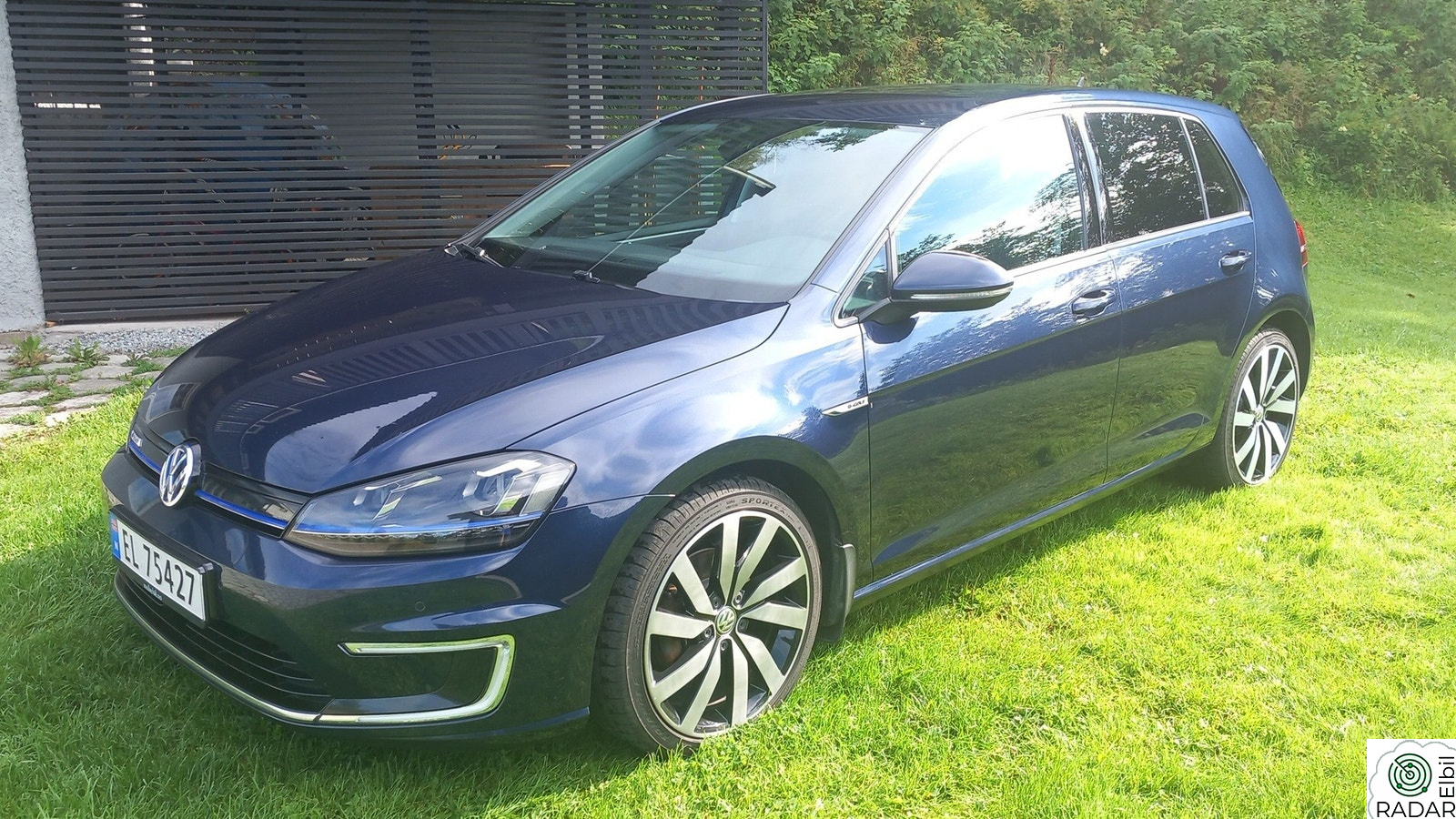 VOLKSWAGEN GOLF e-Golf. Kamera, ACC, navi, v.pumpe, v.frontrute, dab+