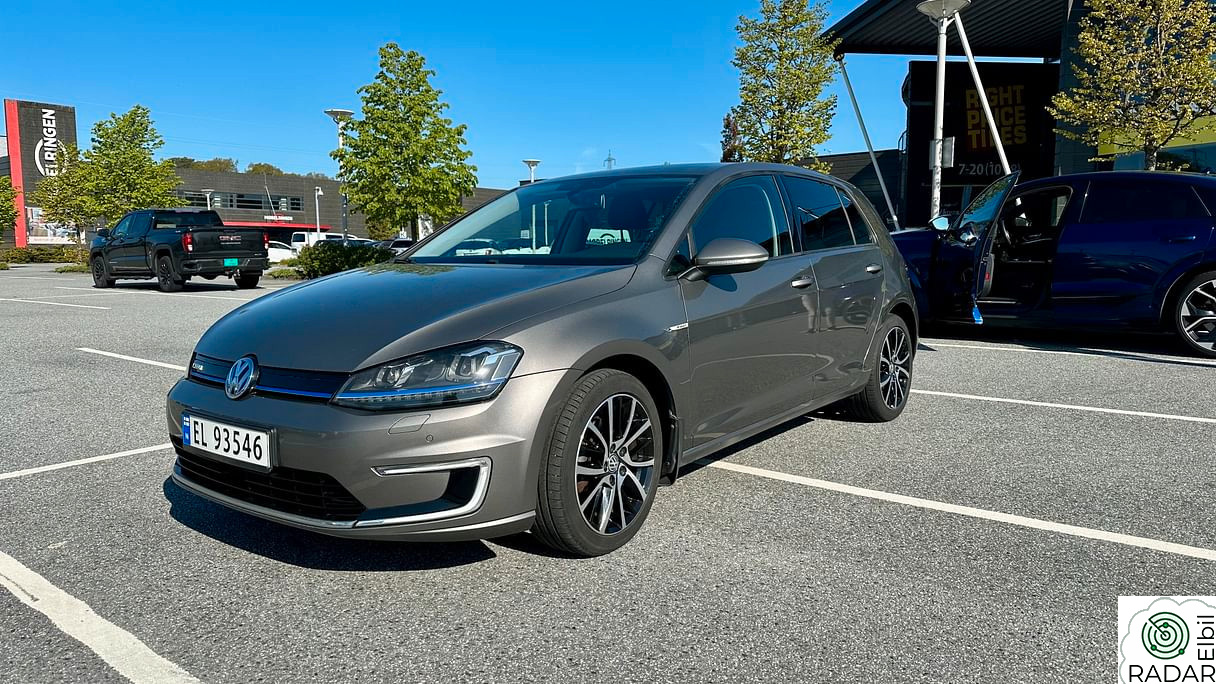 VOLKSWAGEN GOLF 85 KW | Skinn | Velutstyrt | EU 04.2026