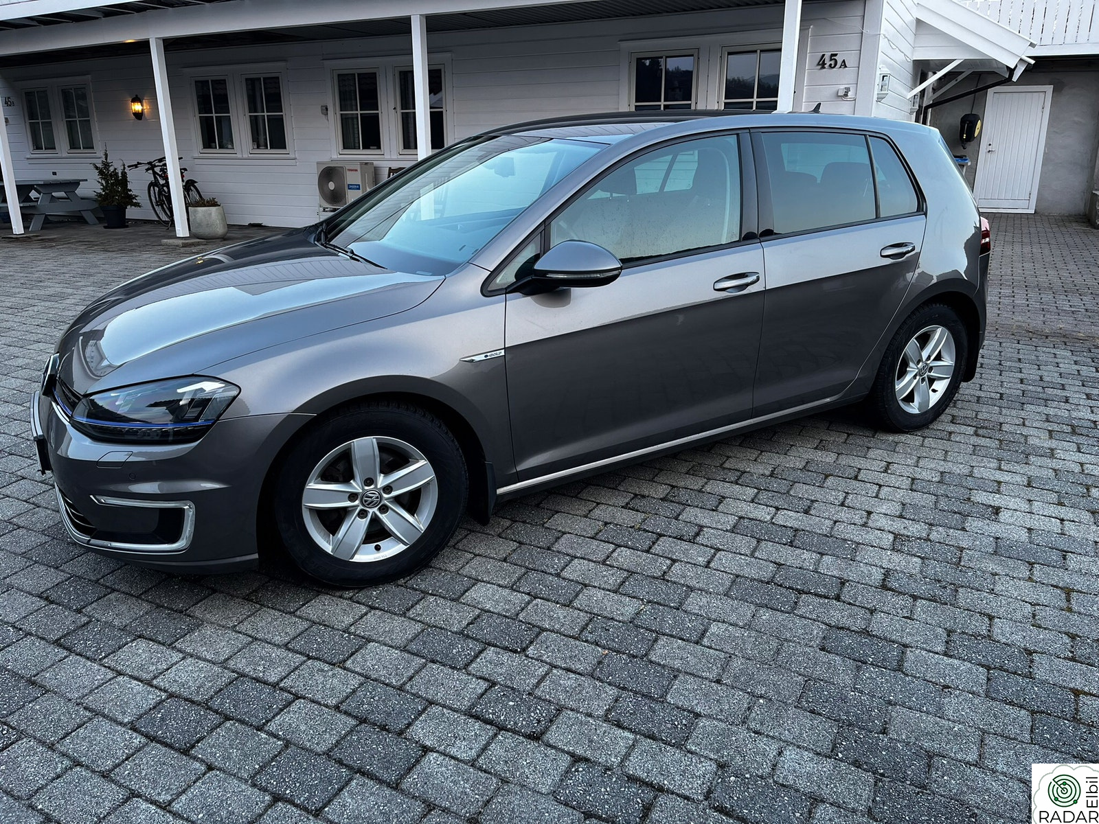VOLKSWAGEN GOLF E -Golf