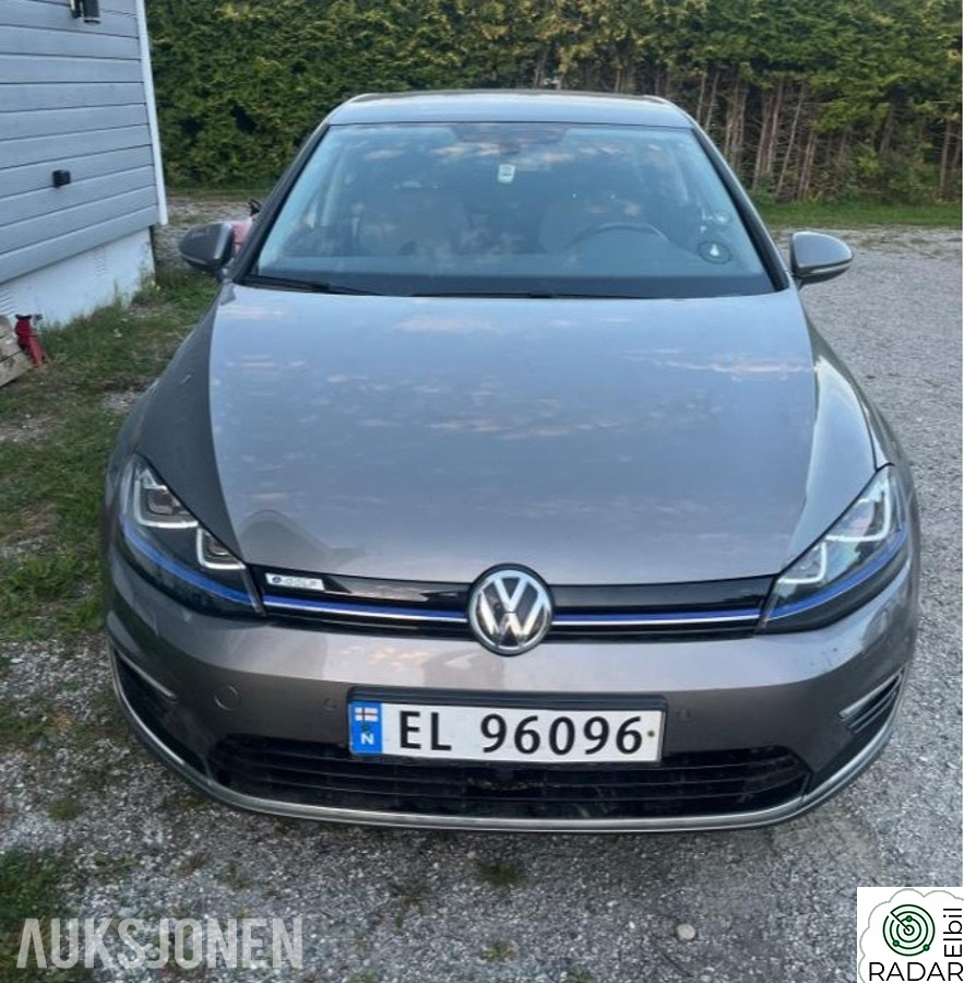 VOLKSWAGEN GOLF automat adaptiv cruisekontroll ryggekamera 145380km