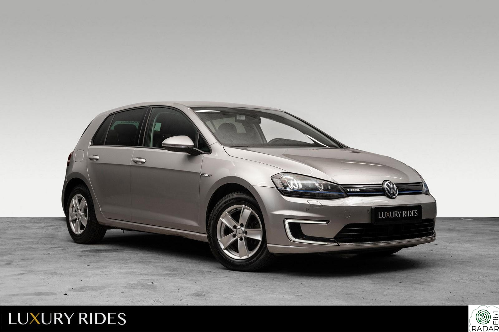 VOLKSWAGEN GOLF EXCLUSIV I SKINN I NAVI I BT I R.KAMERA I ACC I KEYLESS