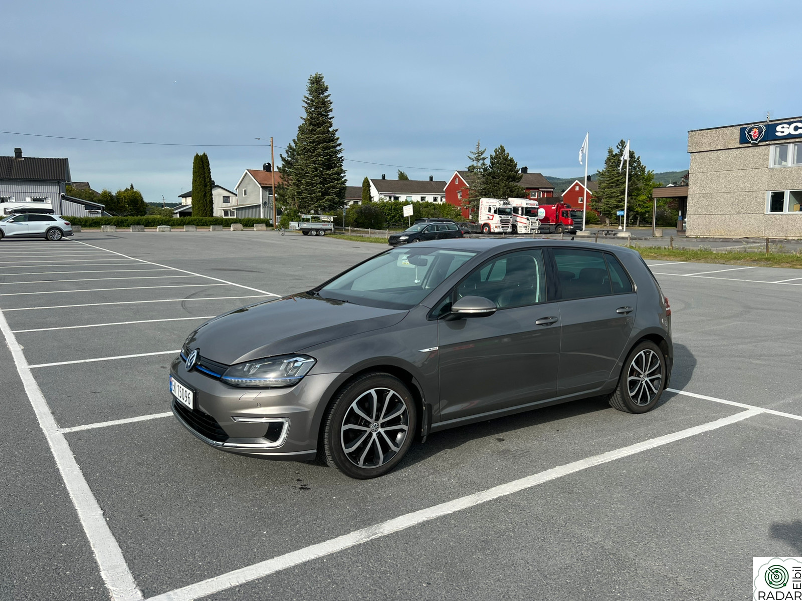 VOLKSWAGEN GOLF