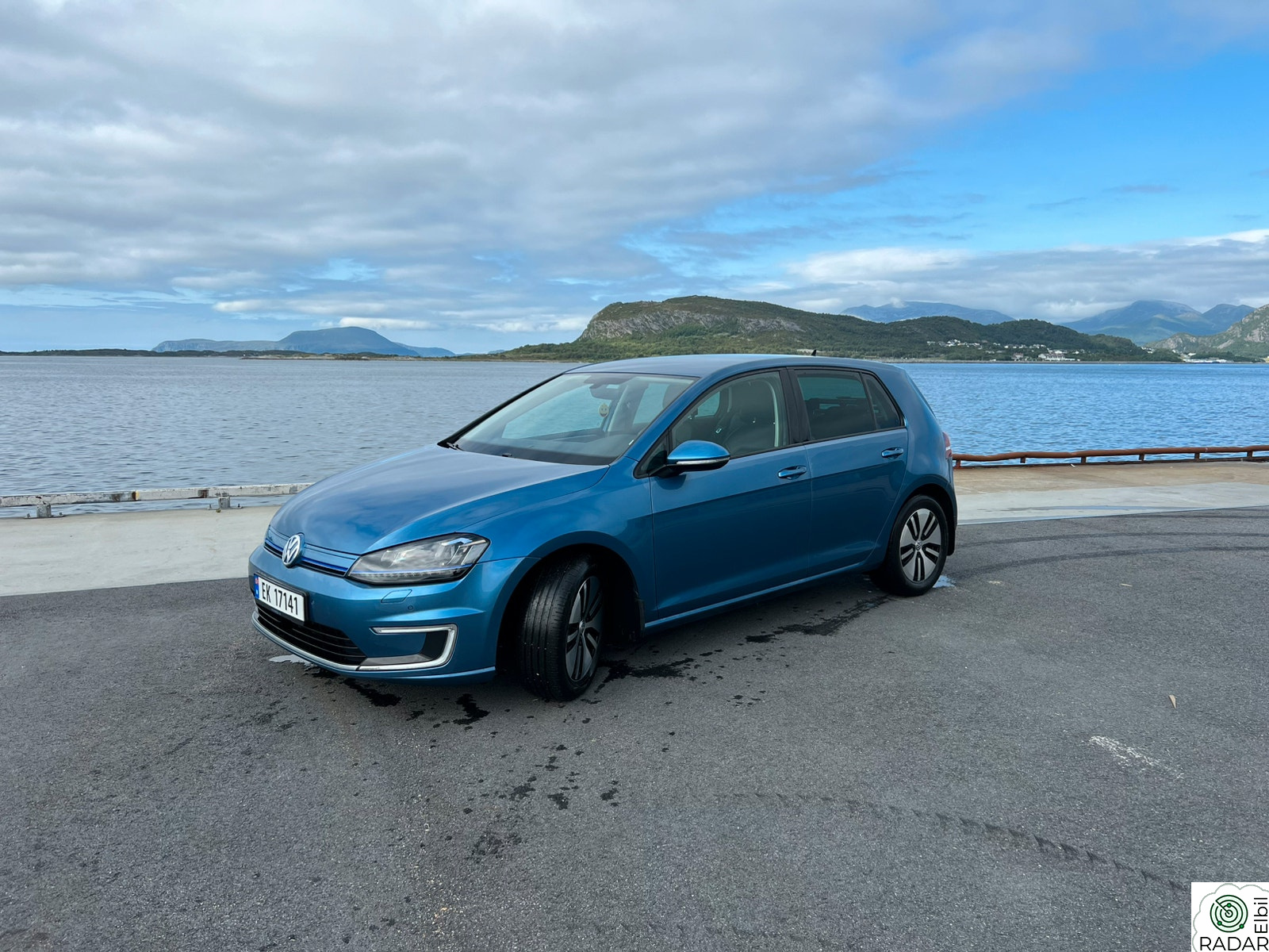 VOLKSWAGEN GOLF Exclusive, Navi, DAB, ACC, sort skinn.