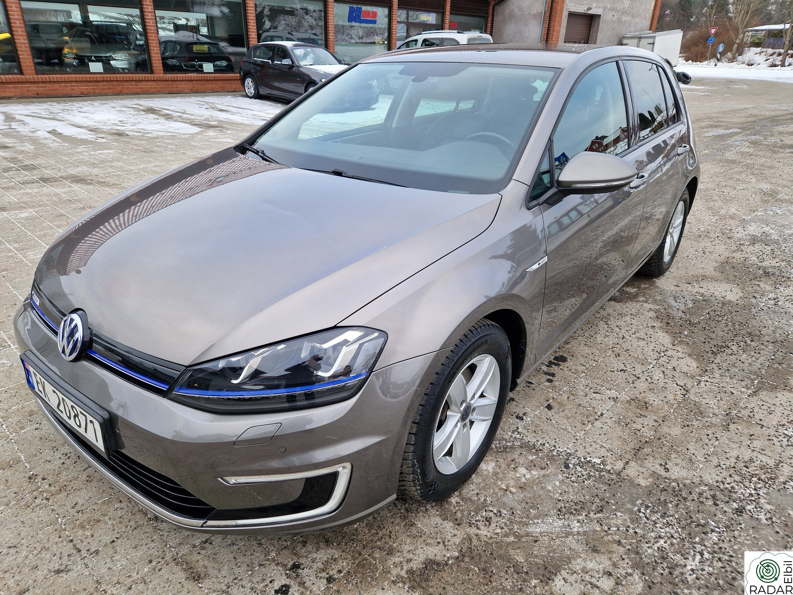 VOLKSWAGEN GOLF