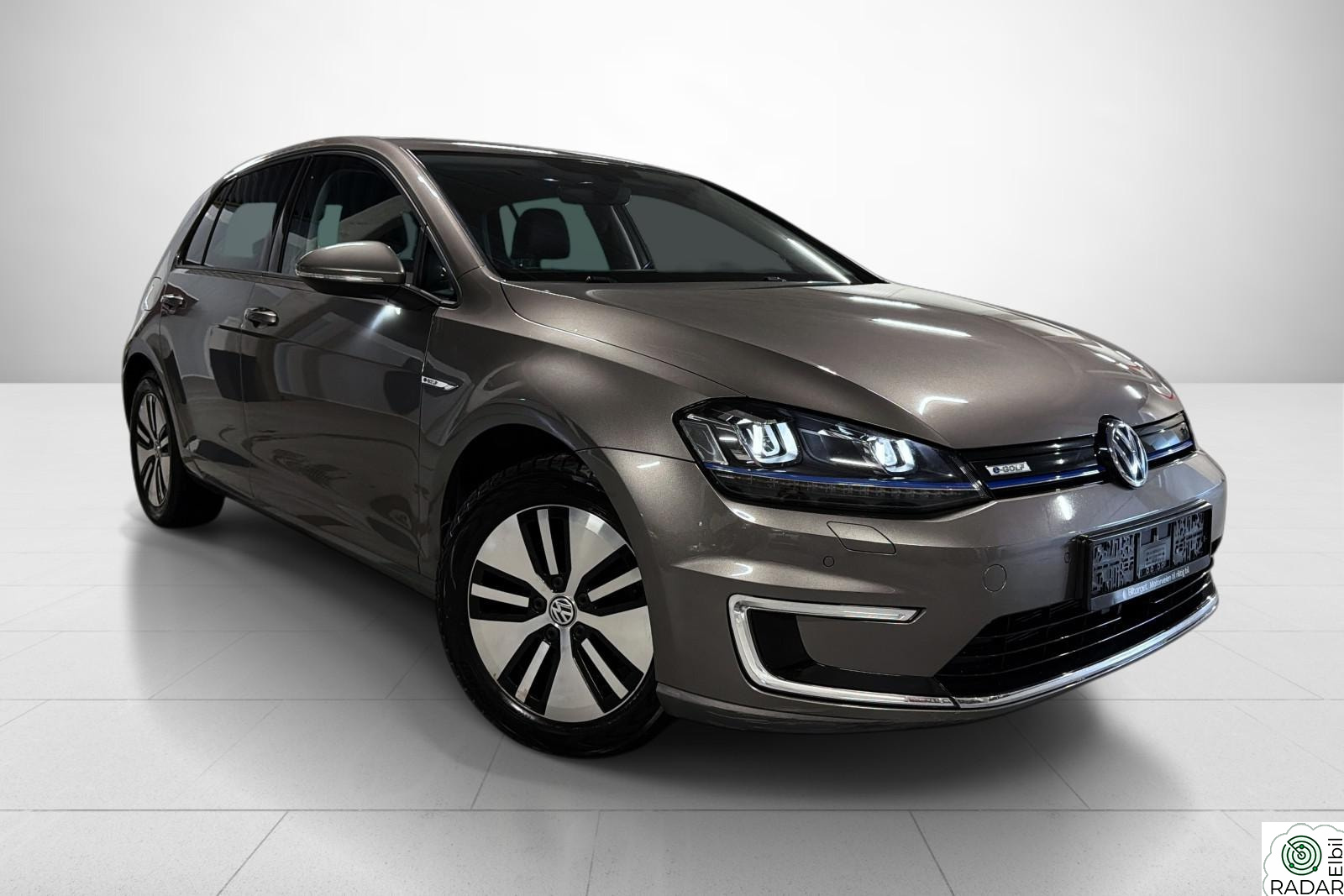 VOLKSWAGEN GOLF 190km Skinn Cruise R.Kam 1-Eier Ny service EU27++