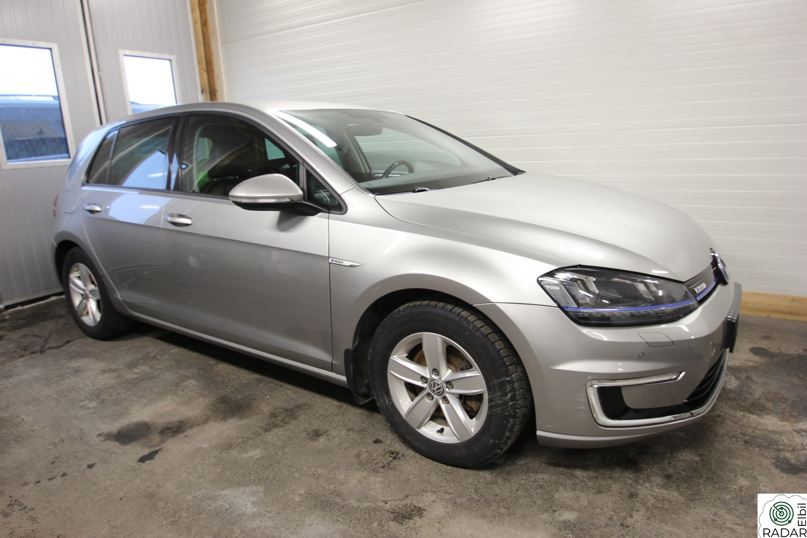 VOLKSWAGEN GOLF 115HK/Exclusive/P.sensor/Skinn/Navi/LED/Kamera