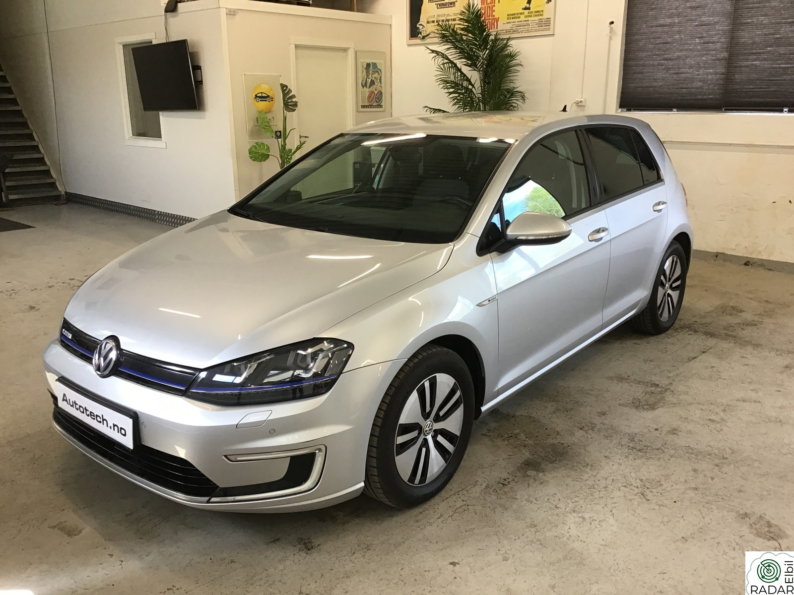 VOLKSWAGEN GOLF En eier`lereres ok eu 2år