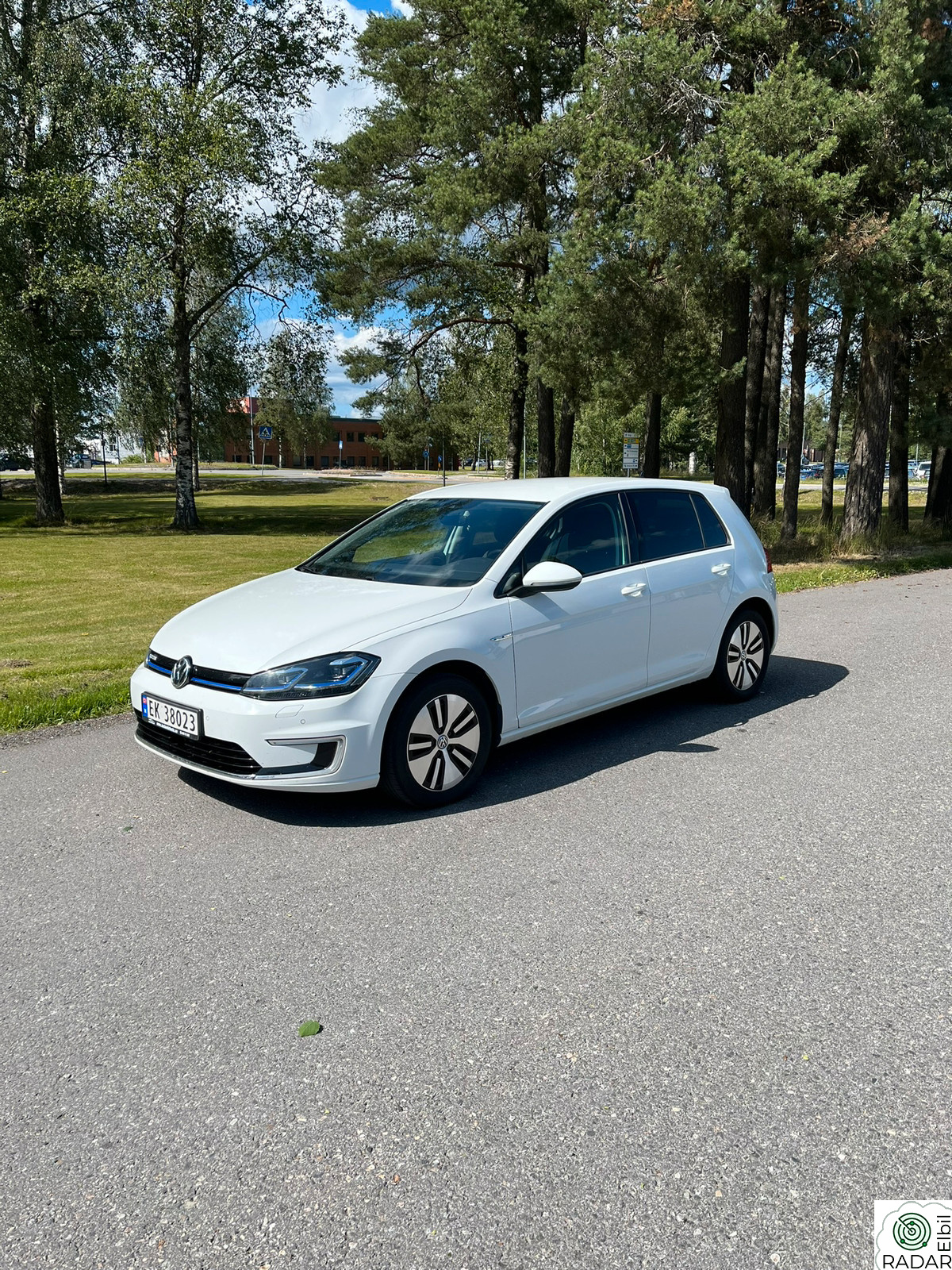 VOLKSWAGEN GOLF 136hk 300km Activeinfo ACC Navi Keyless
