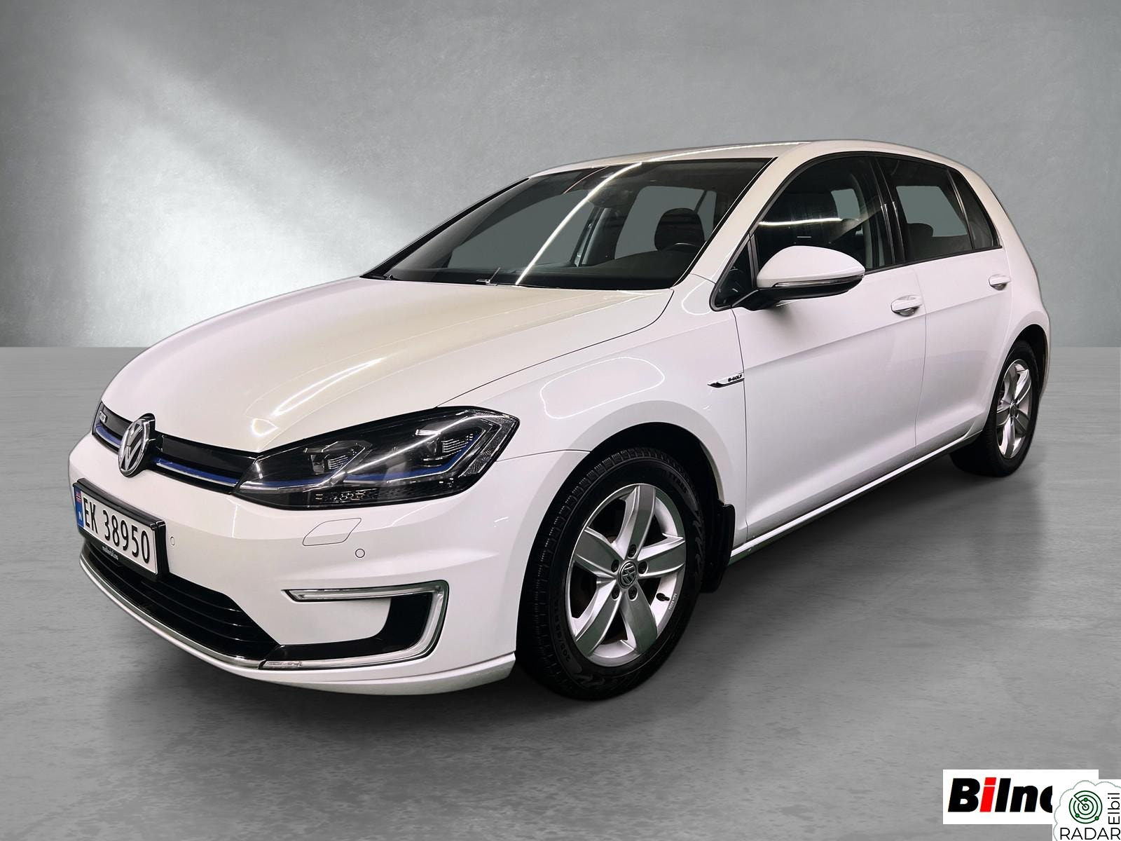 VOLKSWAGEN GOLF e 136 Hk / 35,8 KWh / Adp.Cruise / 300 km / Garanti