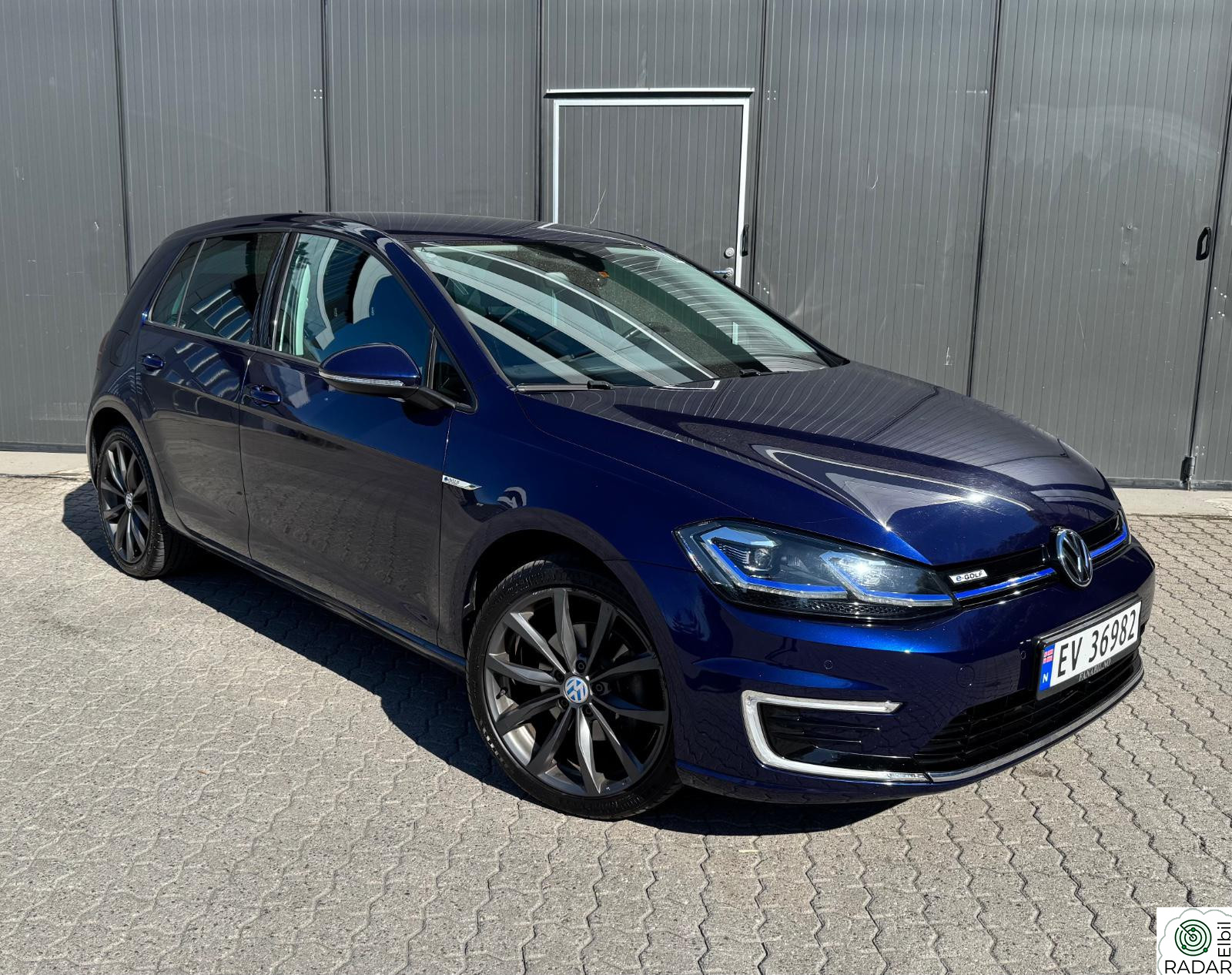 VOLKSWAGEN GOLF 300KM/NAVI/R.KAMERA/CRUISE/ACTIVE DISPLAY/TOUCH/KLIMA+