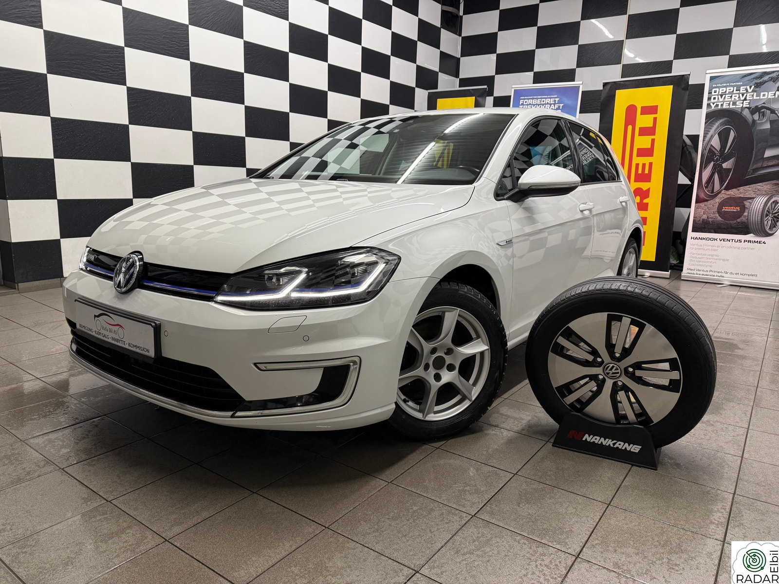 VOLKSWAGEN GOLF E-GOLF*100KW*300KM*EXCLUSIVE*1-EIER*SKINN*NY SERVICE+EU