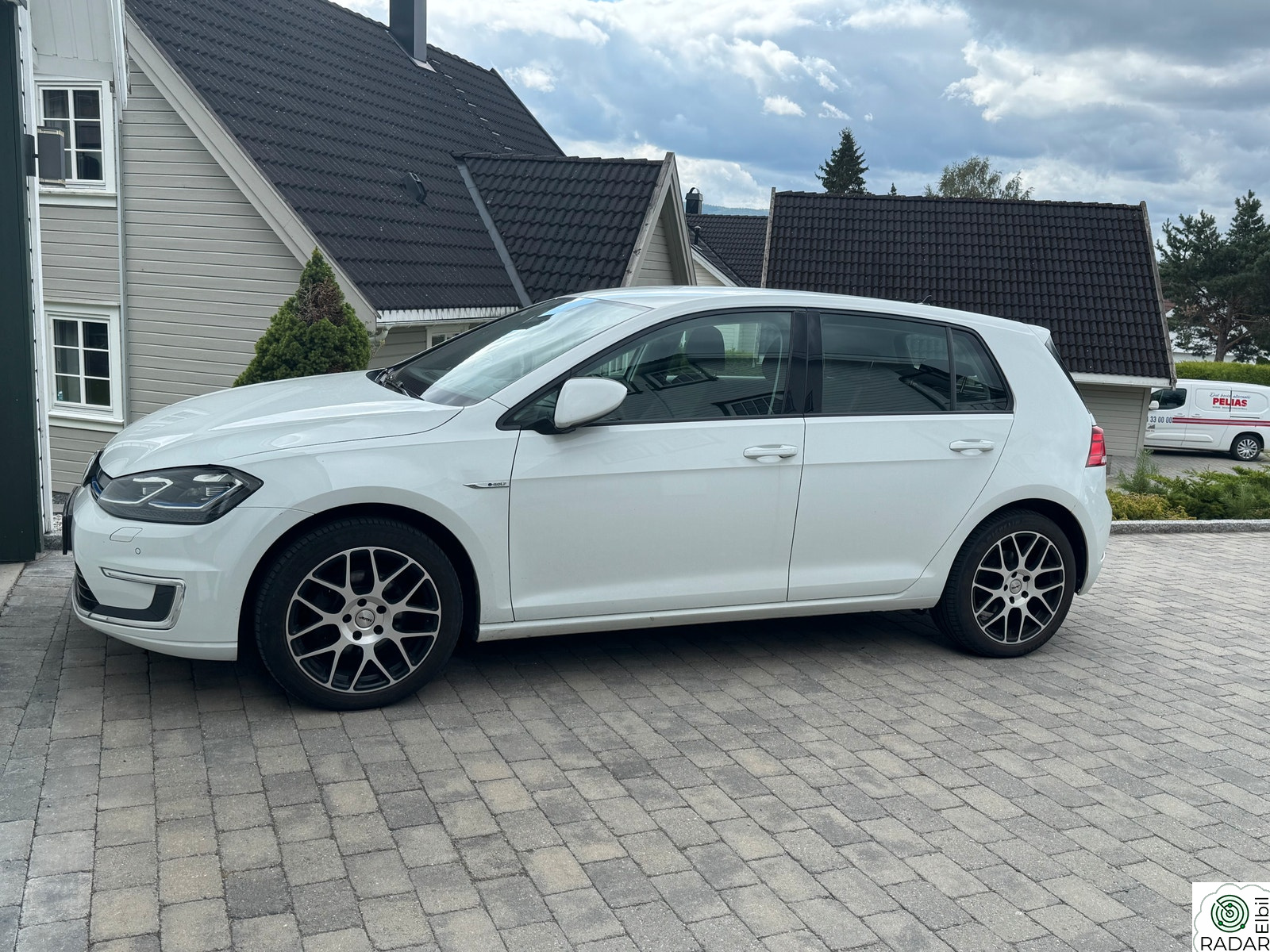 VOLKSWAGEN GOLF 300KM/SERVICE/EU OKT-27/NAVI PRO/KAMERA/DAB/LED