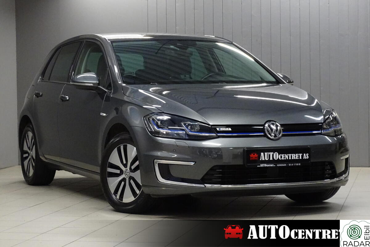 VOLKSWAGEN GOLF 136Hk Skinn Navi Kamera Acc 1eier Servicer