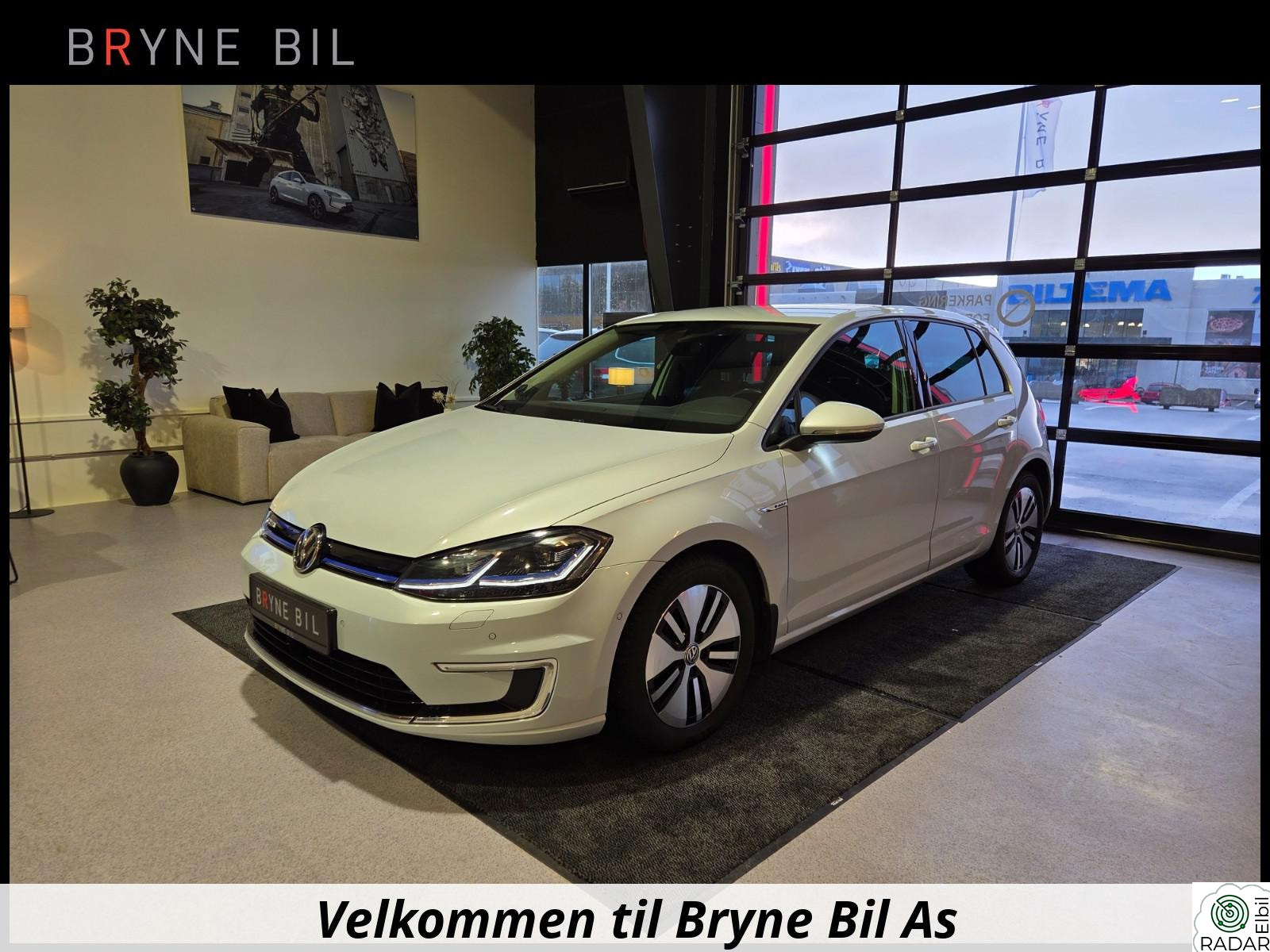 VOLKSWAGEN GOLF 300 km / Skinn / Dynaudio