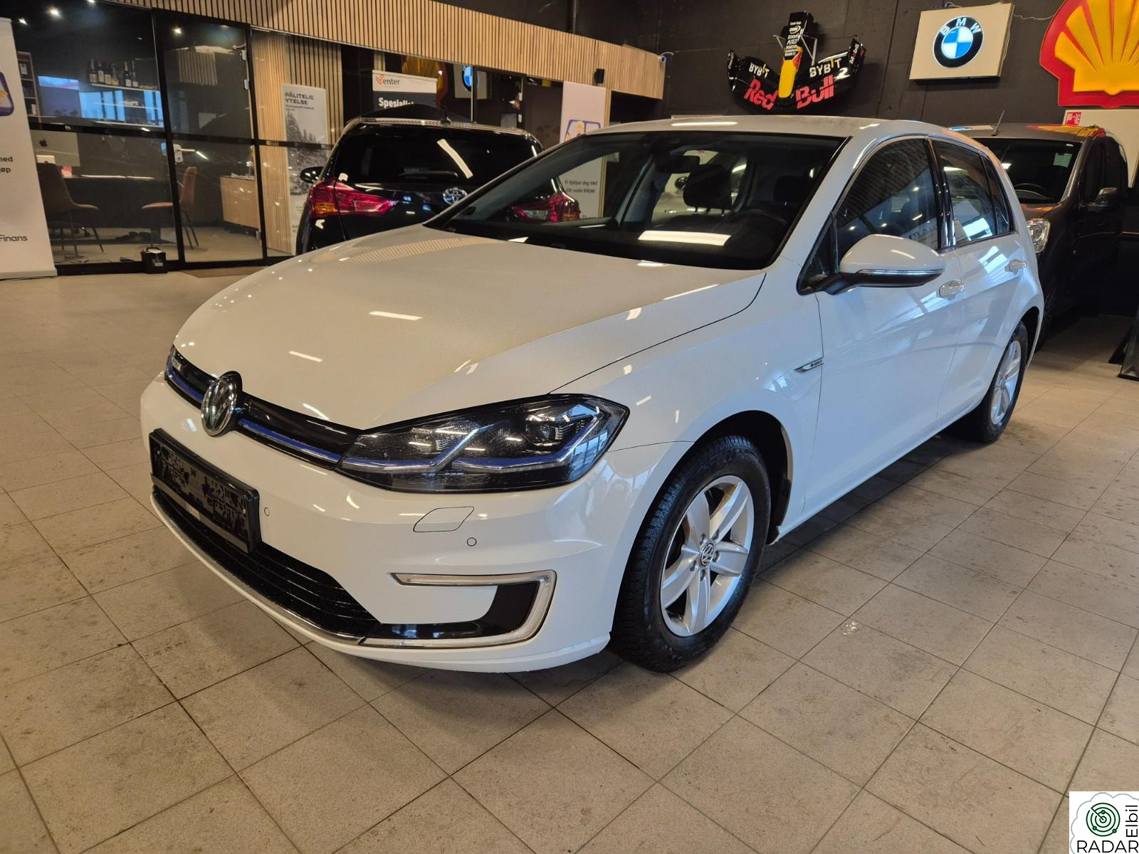 VOLKSWAGEN GOLF Navi/CC/R.Kam/ 300km/ AID/ KEYLESS/ NY EU/ NYE S.Dekk