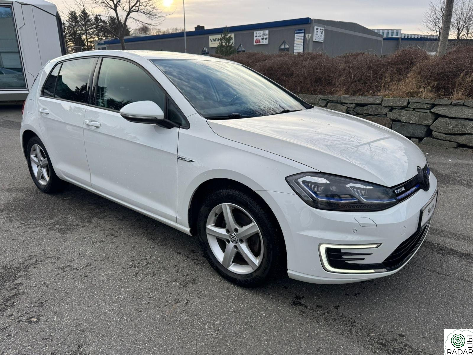 VOLKSWAGEN GOLF Garanti/300km/EU27//NAVI/P.SENS/CARPLAY/S+V++