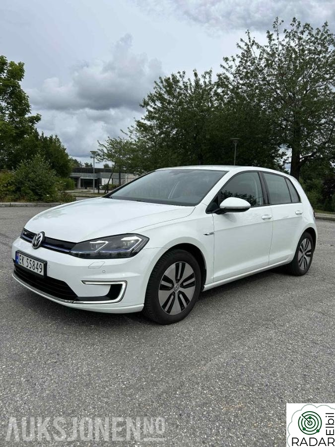 VOLKSWAGEN GOLF 136hk adaptiv cruisekontroll ryggekamera kupevarmer