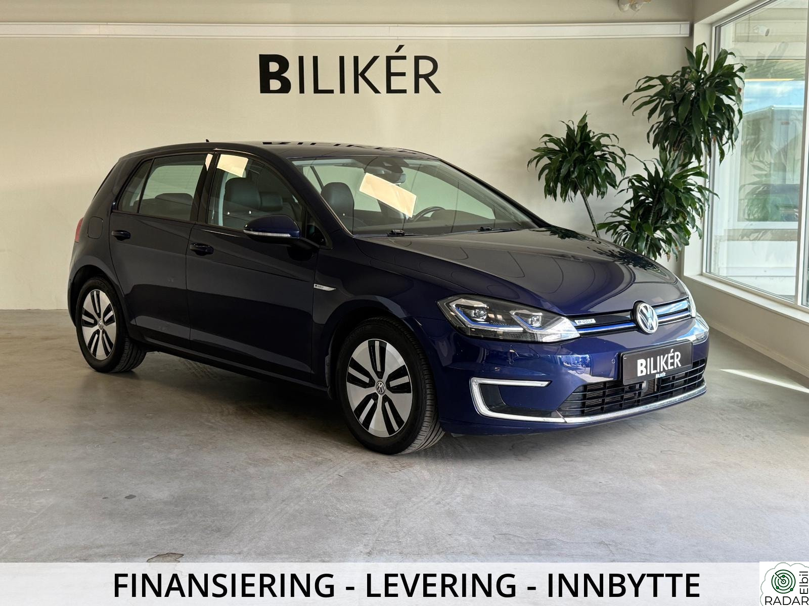 VOLKSWAGEN GOLF 300km Skinn/Navi/ACC/Active-Info/CarPlay ++