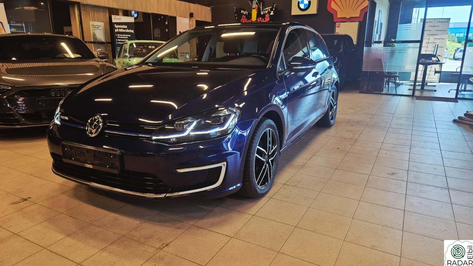 VOLKSWAGEN GOLF Info display/Navi/CC /R.Kam/ 300km/ Skinn/ Dynaudio