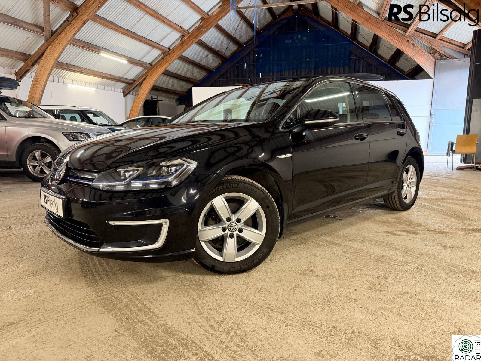 VOLKSWAGEN GOLF 36kwh/WLTP 230KM/ACC/DYNAMISKE LEDLYS