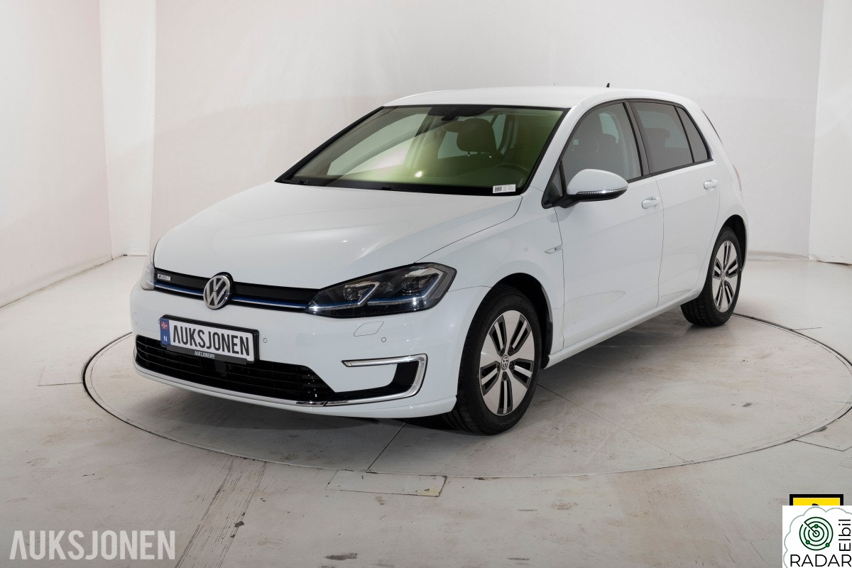 VOLKSWAGEN GOLF 136HK KAMERA NAVI LED VARMEPUMPE