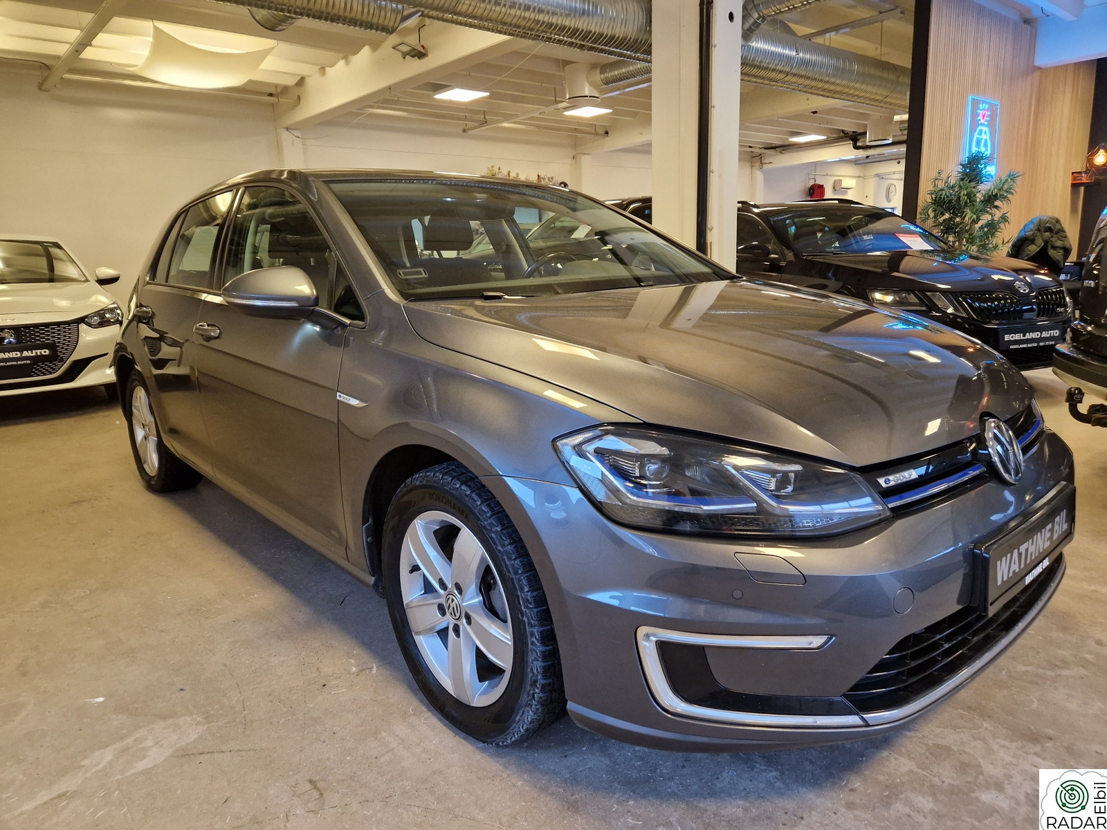 VOLKSWAGEN GOLF 136 HK LONG RANGE-KAMERA-KEYLESS ACC-GARANTI