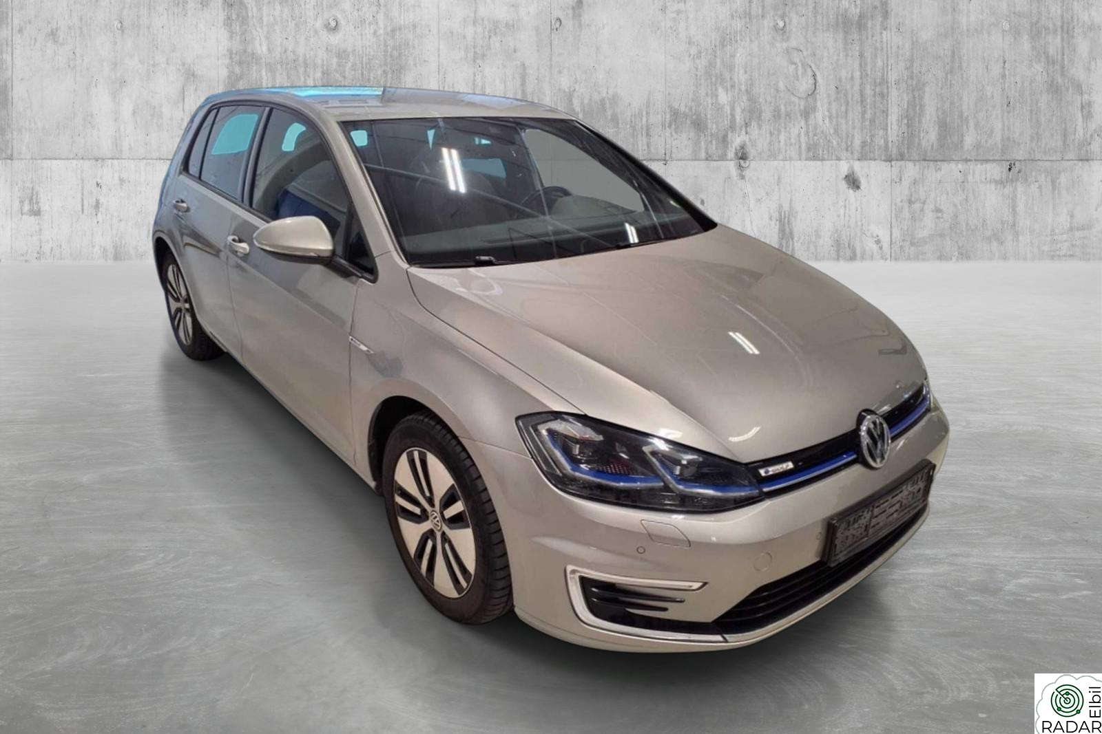 VOLKSWAGEN GOLF EXCLUSIVE / 300KM WLTP / V.PUMPE / ALLE SERV./UTV.GAR.