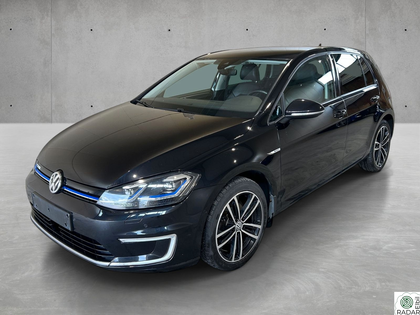 VOLKSWAGEN GOLF E-Golf Exclusive/300km/DYNAUDIO/D.DISPLAY/ACC/LED/NAVI
