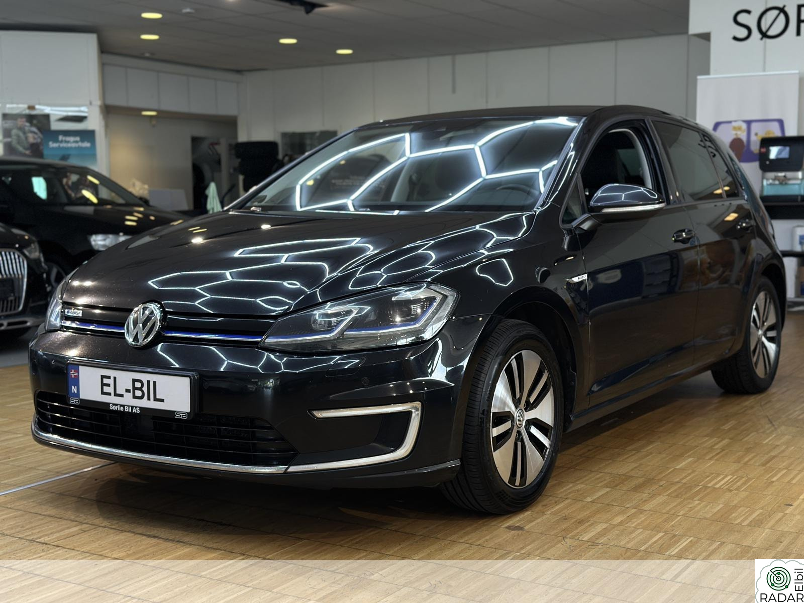 VOLKSWAGEN GOLF 2018Mod| 300WLTP |R-kamera |Cruise |Dab | Navi| Skinn