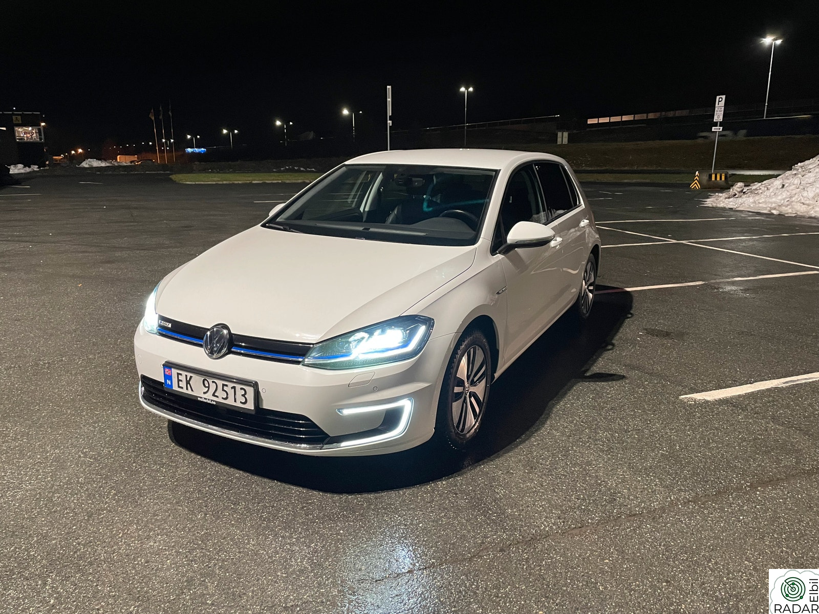 VOLKSWAGEN GOLF e-Golf/ACC/NAVI/RYGGEKAMERA/DAB+++
