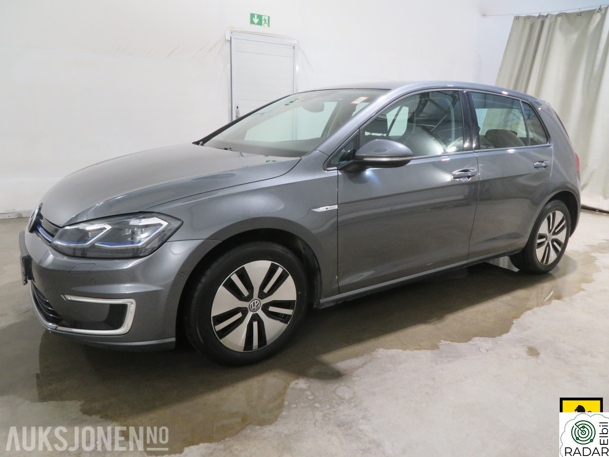 VOLKSWAGEN GOLF 136 HK ACC LED VARMEPUMPE NAVI PARKASSIST