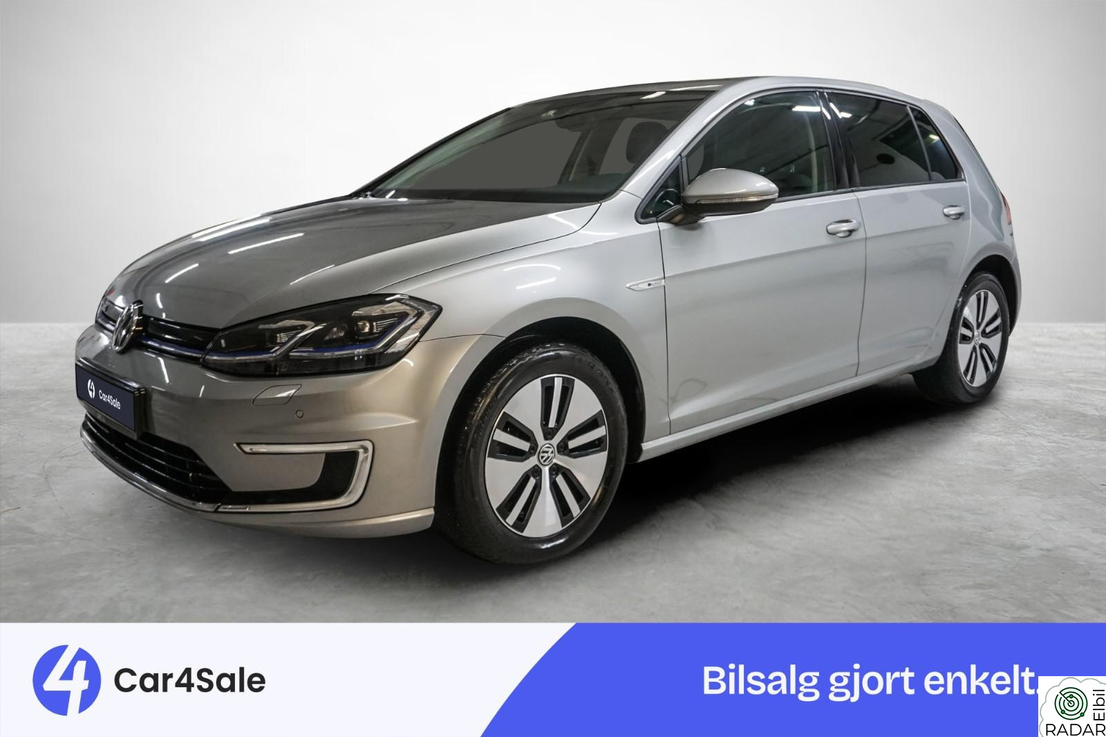 VOLKSWAGEN GOLF 300km / Skinn / Active info / Kamera / ACC / LED