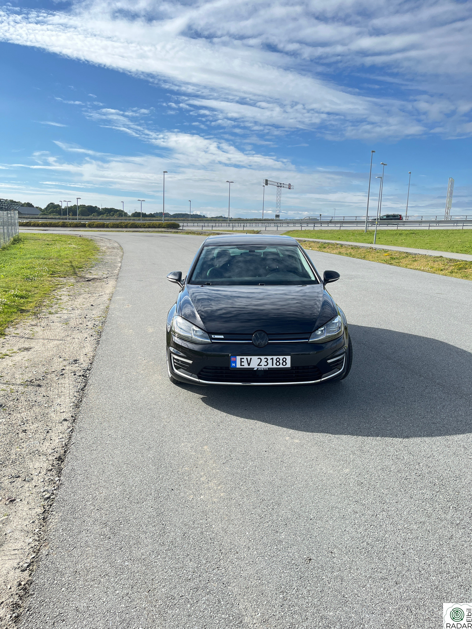VOLKSWAGEN GOLF 136hk