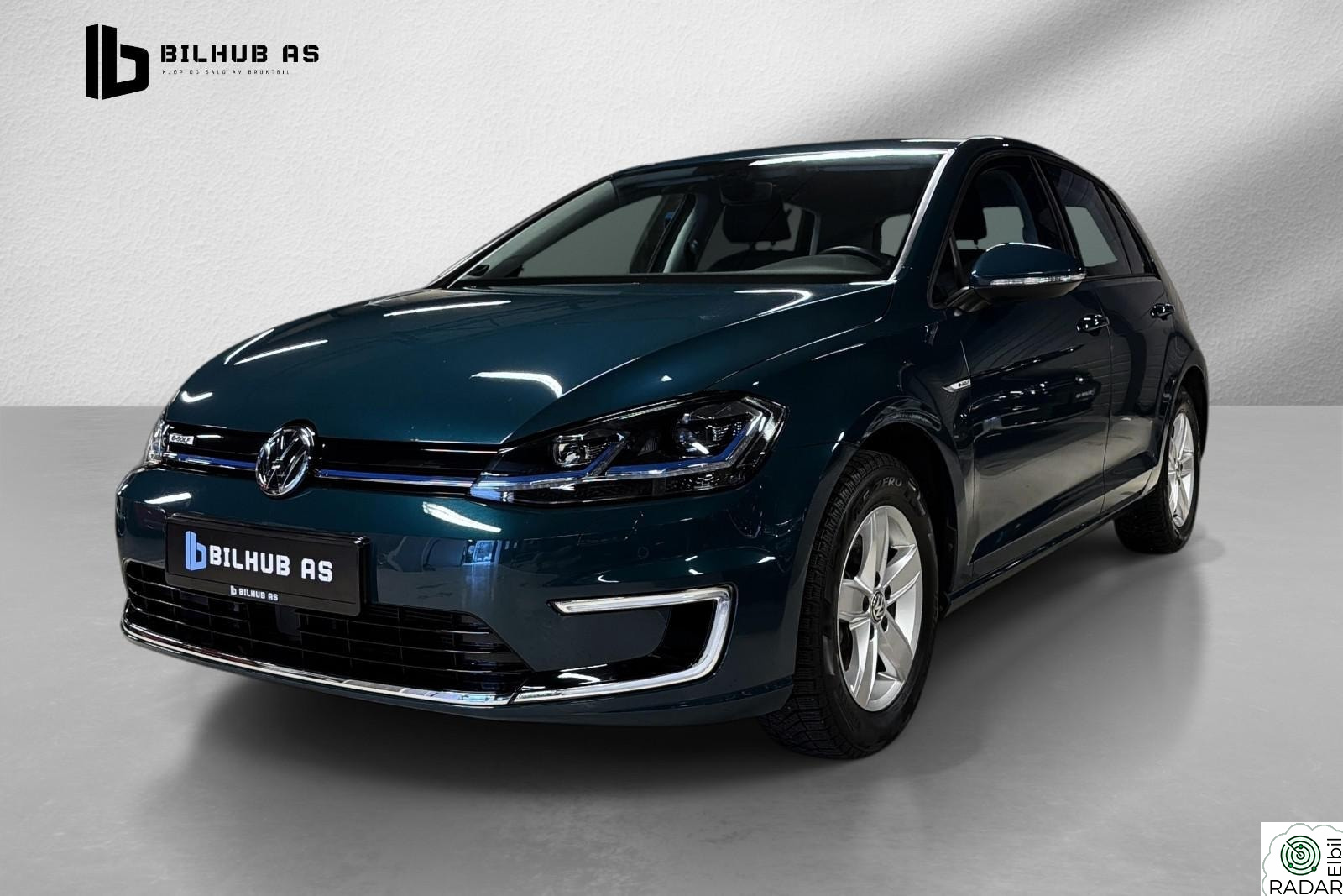 VOLKSWAGEN GOLF 300km. Unik farge Navi ACC Kamera Keyless NyEU ++