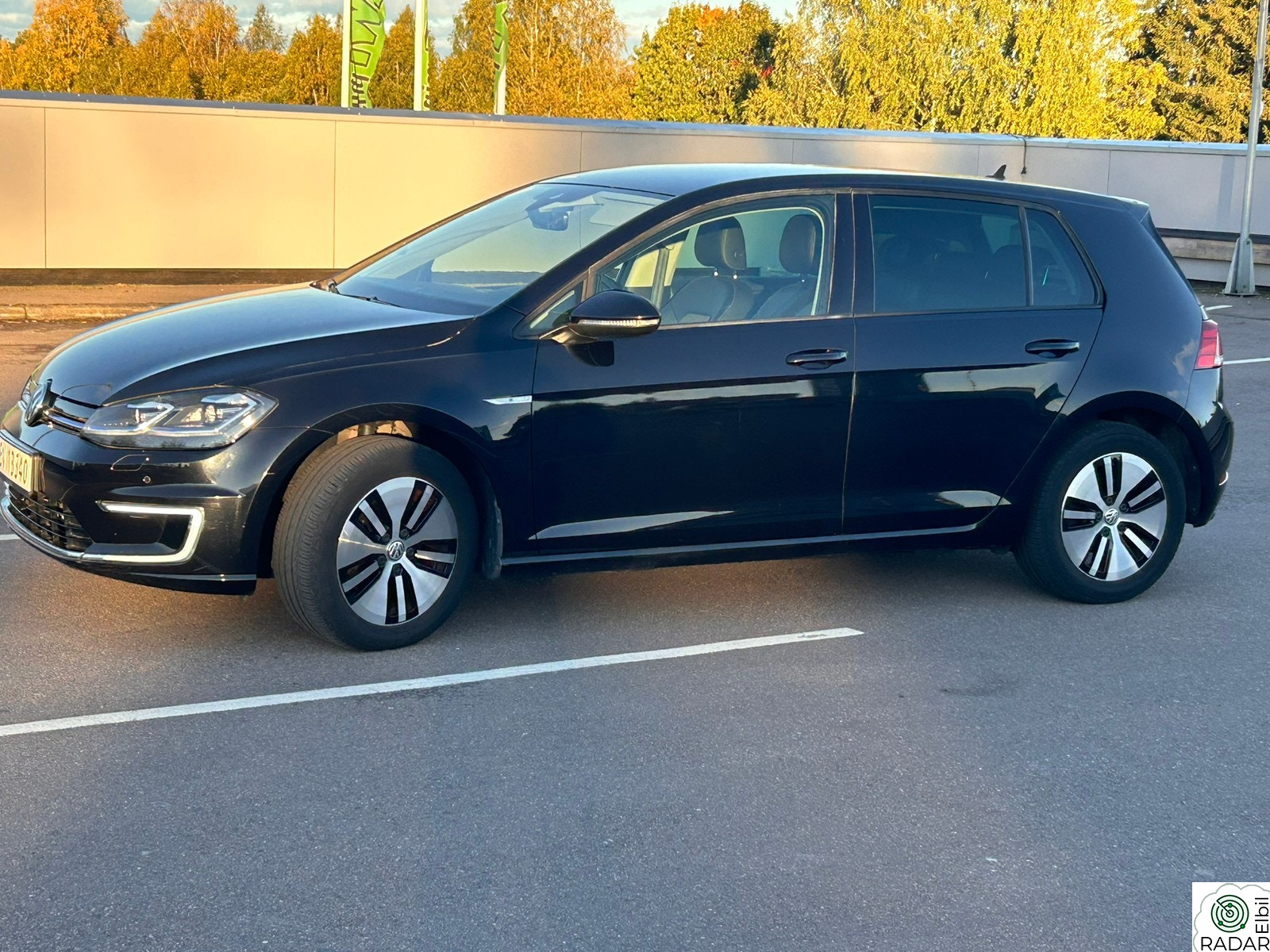 VOLKSWAGEN GOLF 136hk/Skinn/Active info. display/addaptive lys/Cruise