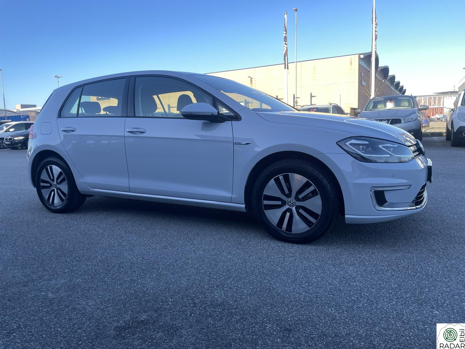 VOLKSWAGEN GOLF 100kw/ 300km /kamera /V. pumpe /Dab+/Lav km /EU 2027